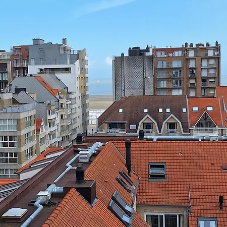Apartment Zonnig Vernieuwd Penthouse Dicht Bij Het Met 2 Grote Priveterassen Met Zeezicht Knokke-Heist